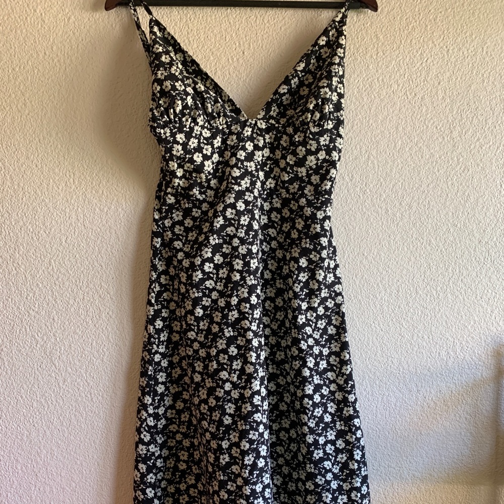 MIDI dress, floral print, black and white, v neck